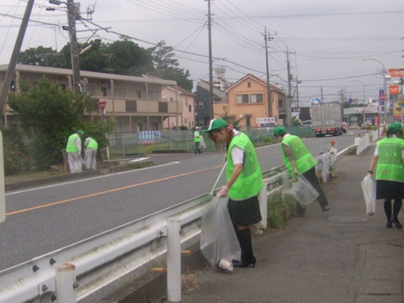 平成２６年９月１１日（木）　彩の国ロードサポート団体として、歩道清掃活動を実施しました。