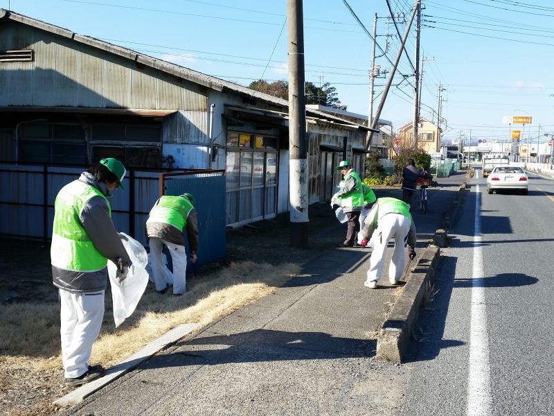 平成２６年１２月２７日（土）　彩の国ロードサポート団体として、歩道清掃活動を実施しました。