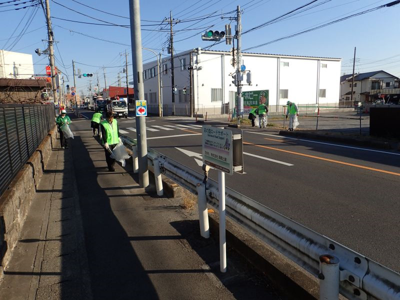 平成３０年１２月２７日（木）　彩の国ロードサポート団体として、歩道清掃活動を実施しました。